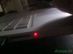 MacBook耳机孔亮红灯且扬声器没声怎么办 苹果笔记本亮红灯没声音怎么办