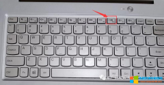 如何识别笔记本电脑屏幕不亮是否是屏幕花屏问题？