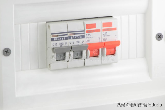 就家用220伏电来说火线接通，然后用地线代替零线，用电器可以正常工作吗？