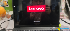 thinkpad x1笔记本电脑开机之后，出现lenovo logo之后然后就黑屏但是电源指示灯和静音键灯是亮的